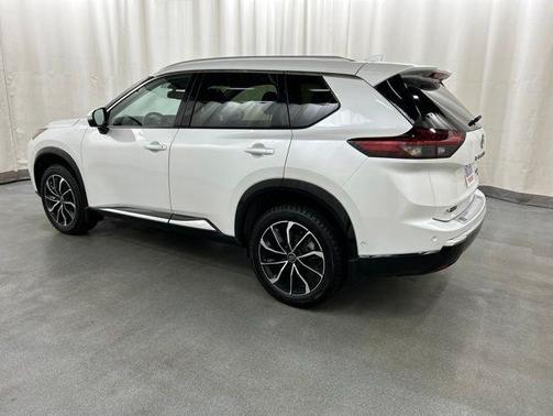 Everest White Pearl 2024 Nissan Rogue Platinum
