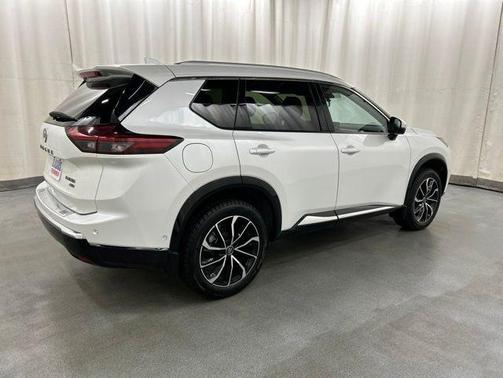 Everest White Pearl 2024 Nissan Rogue Platinum