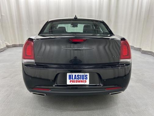 2023 Chrysler 300 Touring