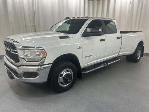 2022 RAM 3500 Big Horn Crew Cab 4x4 8' Box