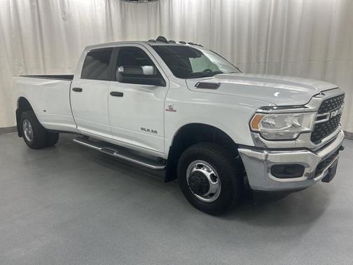 2022 RAM 3500 Big Horn Crew Cab 4x4 8' Box