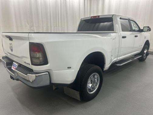 2022 RAM 3500 Big Horn Crew Cab 4x4 8' Box