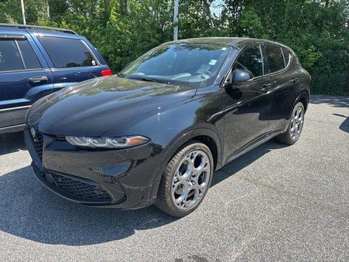 Black 2025 Alfa Romeo Tonale Base