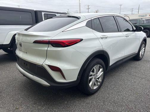 Summit White 2024 Buick Envista Preferred