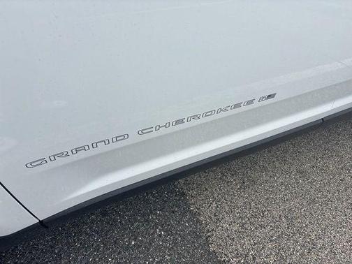 Bright White Clearcoat 2026 Jeep Grand Cherokee L Limited