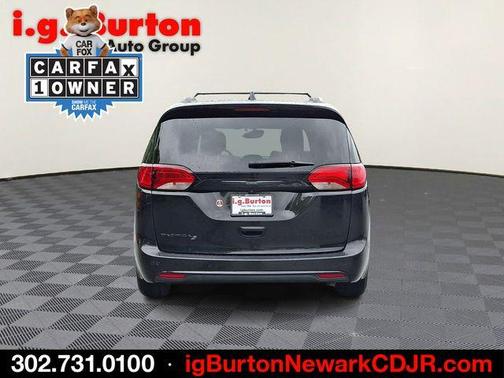 Brilliant Black Crystal Pearlcoat 2020 Chrysler Pacifica Touring-L Plus