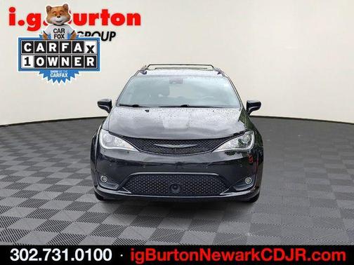 Brilliant Black Crystal Pearlcoat 2020 Chrysler Pacifica Touring-L Plus