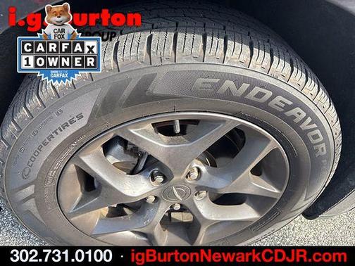 Brilliant Black Crystal Pearlcoat 2020 Chrysler Pacifica Touring-L Plus