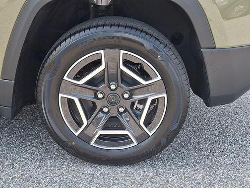 41 2026 Jeep Cherokee LAREDO/LIMITED