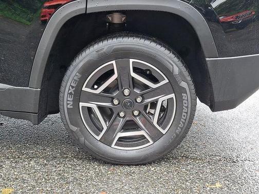 Diamond Black 2026 Jeep Cherokee LAREDO/LIMITED
