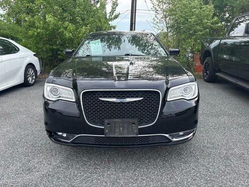 Gloss Black 2017 Chrysler 300 Limited