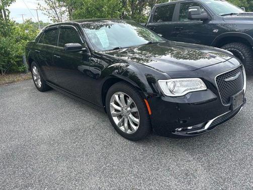 Gloss Black 2017 Chrysler 300 Limited