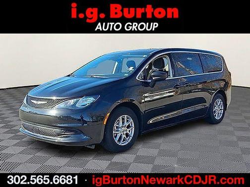 2023 Chrysler Voyager LX