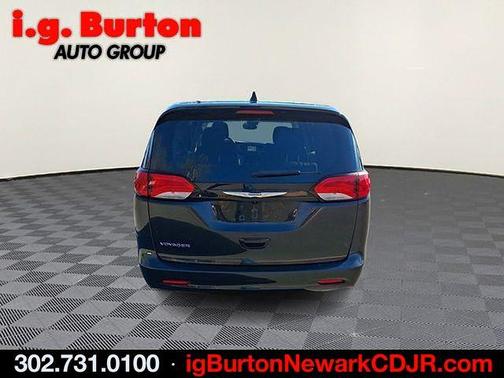 2023 Chrysler Voyager LX