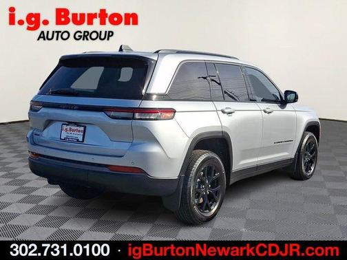 2026 Jeep Grand Cherokee Laredo