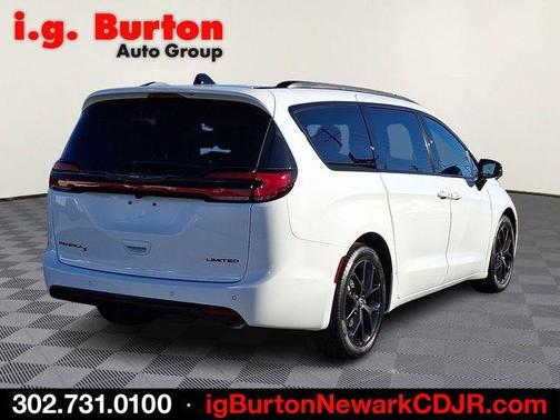 Bright White Clearcoat 2026 Chrysler Pacifica Limited