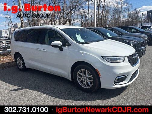 Bright White Clearcoat 2023 Chrysler Pacifica Touring-L