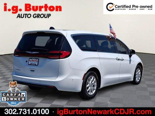 Bright White Clearcoat 2023 Chrysler Pacifica Touring-L
