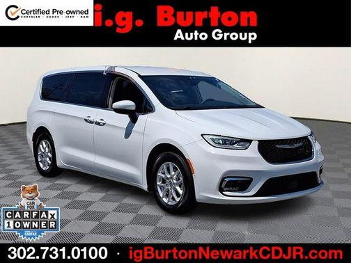 Bright White Clearcoat 2023 Chrysler Pacifica Touring-L