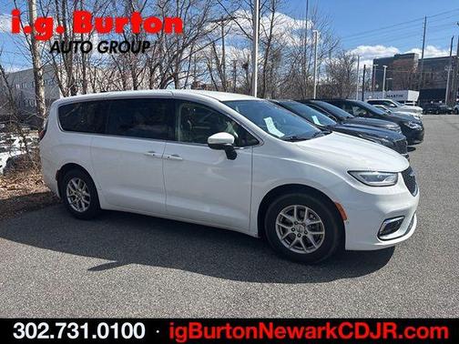 Bright White Clearcoat 2023 Chrysler Pacifica Touring-L