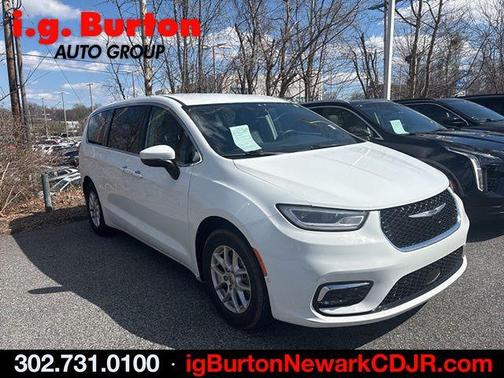 Bright White Clearcoat 2023 Chrysler Pacifica Touring-L