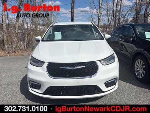 Bright White Clearcoat 2023 Chrysler Pacifica Touring-L