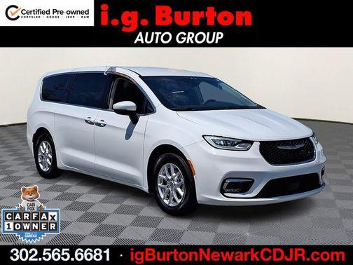 Bright White Clearcoat 2023 Chrysler Pacifica Touring-L