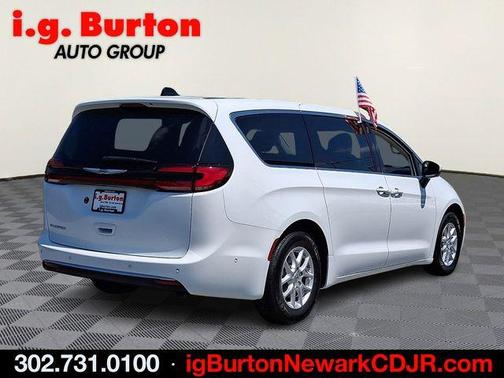 Bright White Clearcoat 2023 Chrysler Pacifica Touring-L