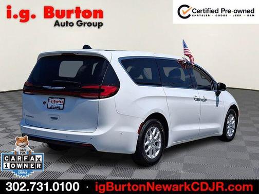 Bright White Clearcoat 2023 Chrysler Pacifica Touring-L