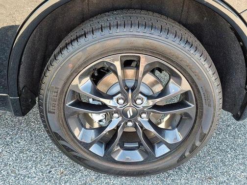 DB Black Crystal Clearcoat 2026 Dodge Durango GT