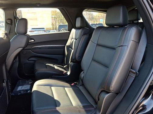 DB Black Crystal Clearcoat 2026 Dodge Durango GT Premium HEMI V8