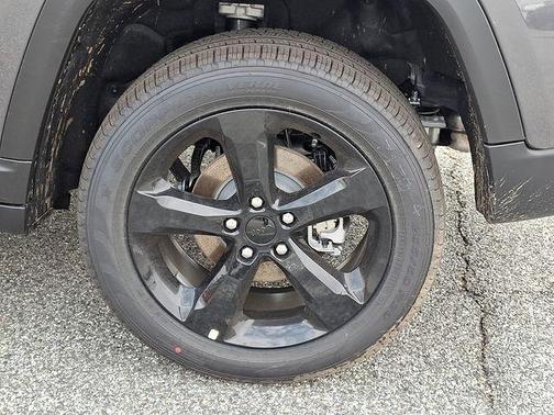 Metallic 2026 Jeep Grand Cherokee Limited