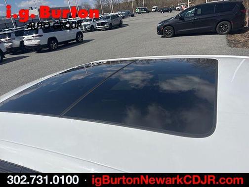 Bright White Clearcoat 2023 Chrysler 300 S