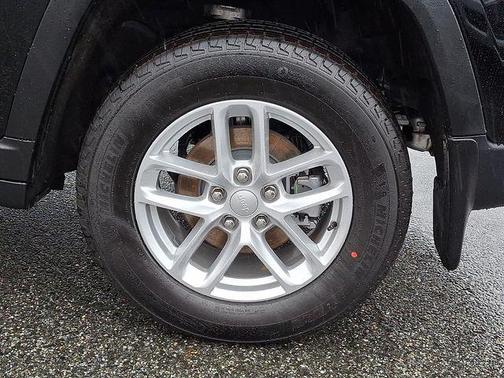 Diamond Black 2026 Jeep Grand Cherokee Laredo