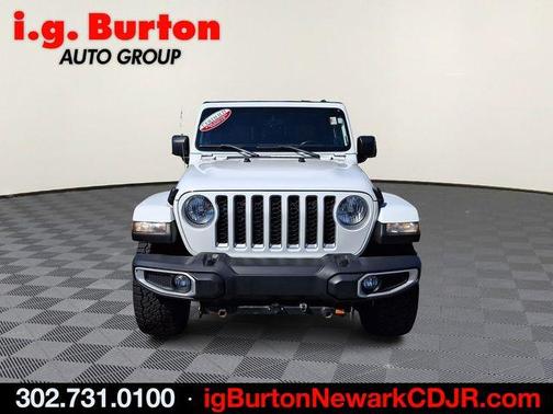 Bright White Clearcoat 2022 Jeep Gladiator Overland