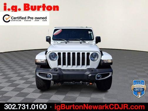 Bright White Clearcoat 2022 Jeep Gladiator Overland