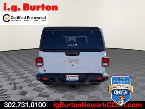 Bright White Clearcoat 2022 Jeep Gladiator Overland