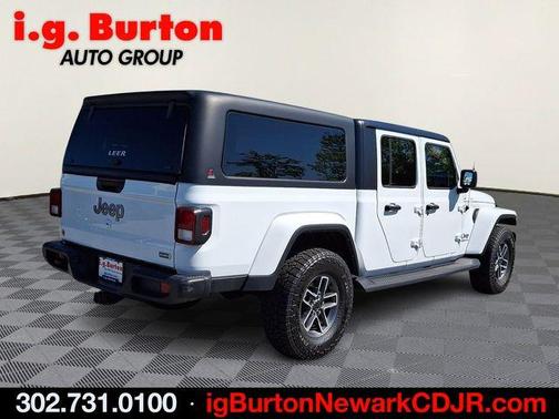 Bright White Clearcoat 2022 Jeep Gladiator Overland