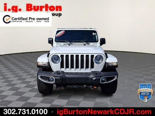 Bright White Clearcoat 2022 Jeep Gladiator Overland