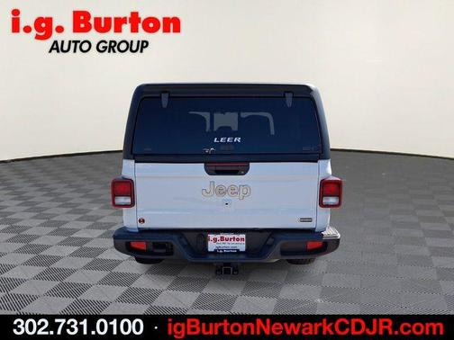 Bright White Clearcoat 2022 Jeep Gladiator Overland