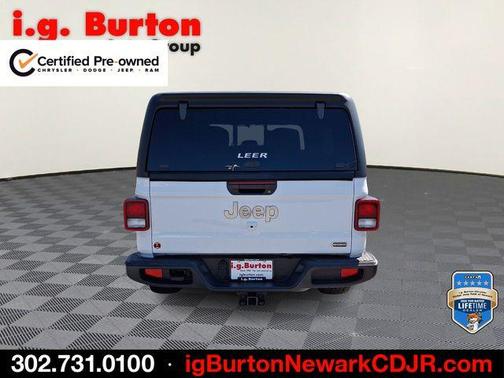Bright White Clearcoat 2022 Jeep Gladiator Overland
