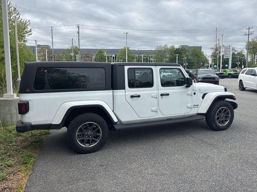 Bright White Clearcoat 2022 Jeep Gladiator Overland