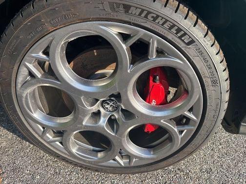 Verde 2024 Alfa Romeo Tonale Veloce