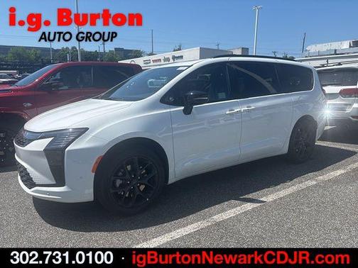 White 2027 Chrysler Pacifica LIMITED