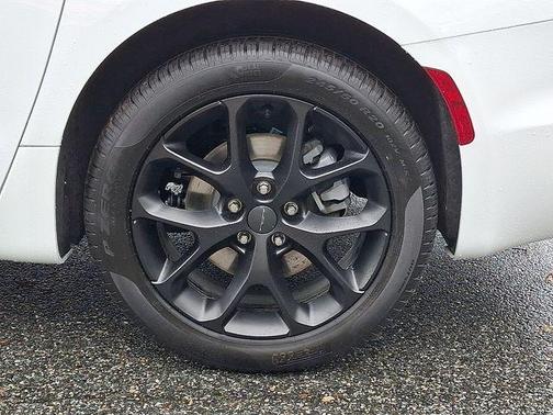 White 2027 Chrysler Pacifica LIMITED