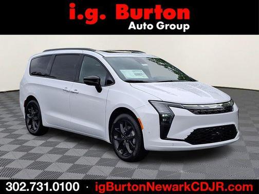 White 2027 Chrysler Pacifica LIMITED