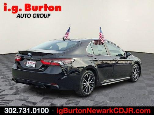 2021 Toyota Camry Hybrid SE