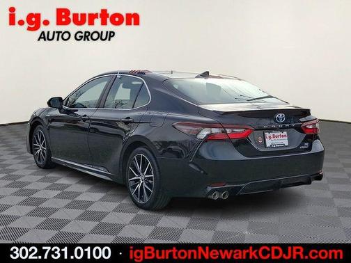 2021 Toyota Camry Hybrid SE