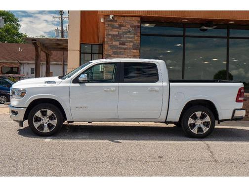 Bright White Clearcoat 2022 RAM 1500 Laramie