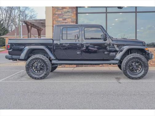 2022 Jeep Gladiator Overland